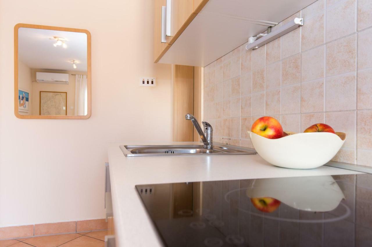 Apartments Marta Кърк Екстериор снимка