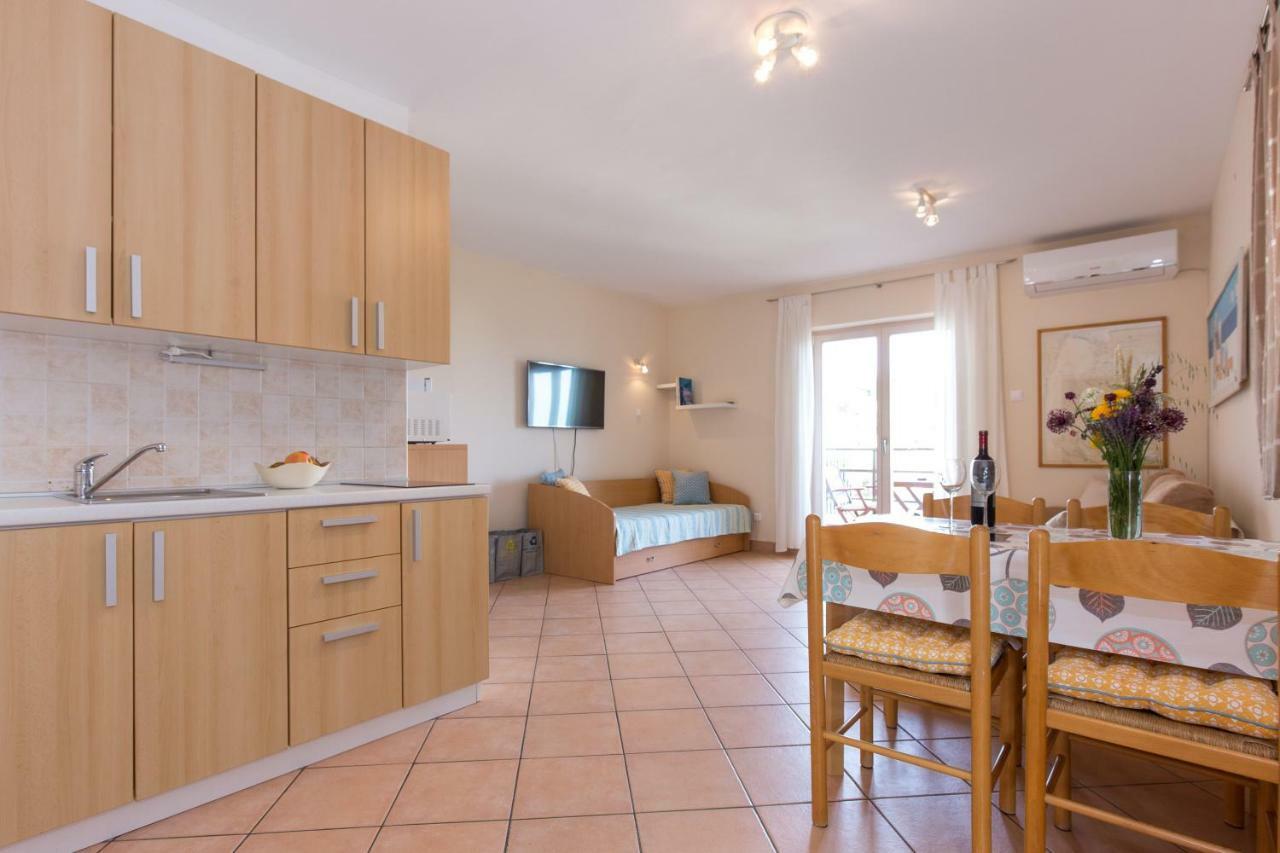 Apartments Marta Кърк Екстериор снимка