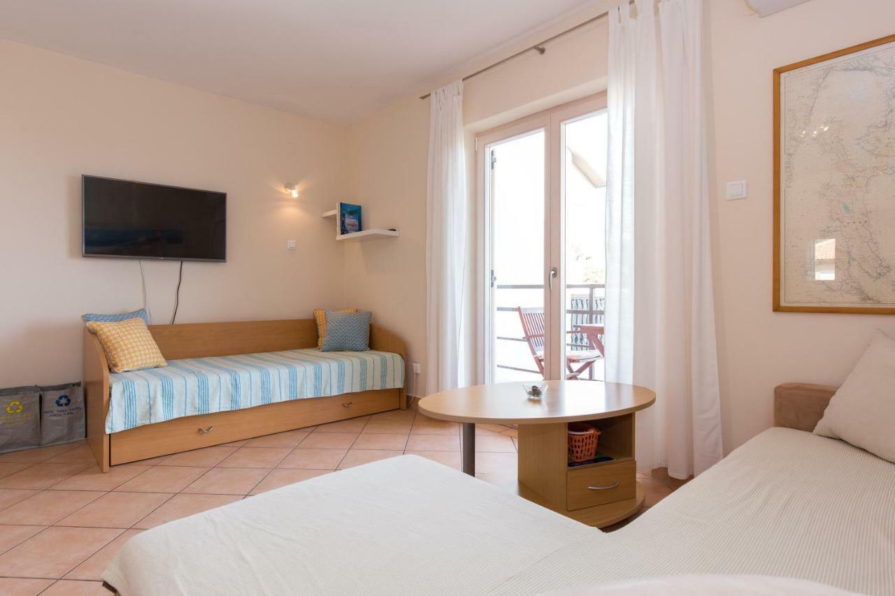 Apartments Marta Кърк Екстериор снимка