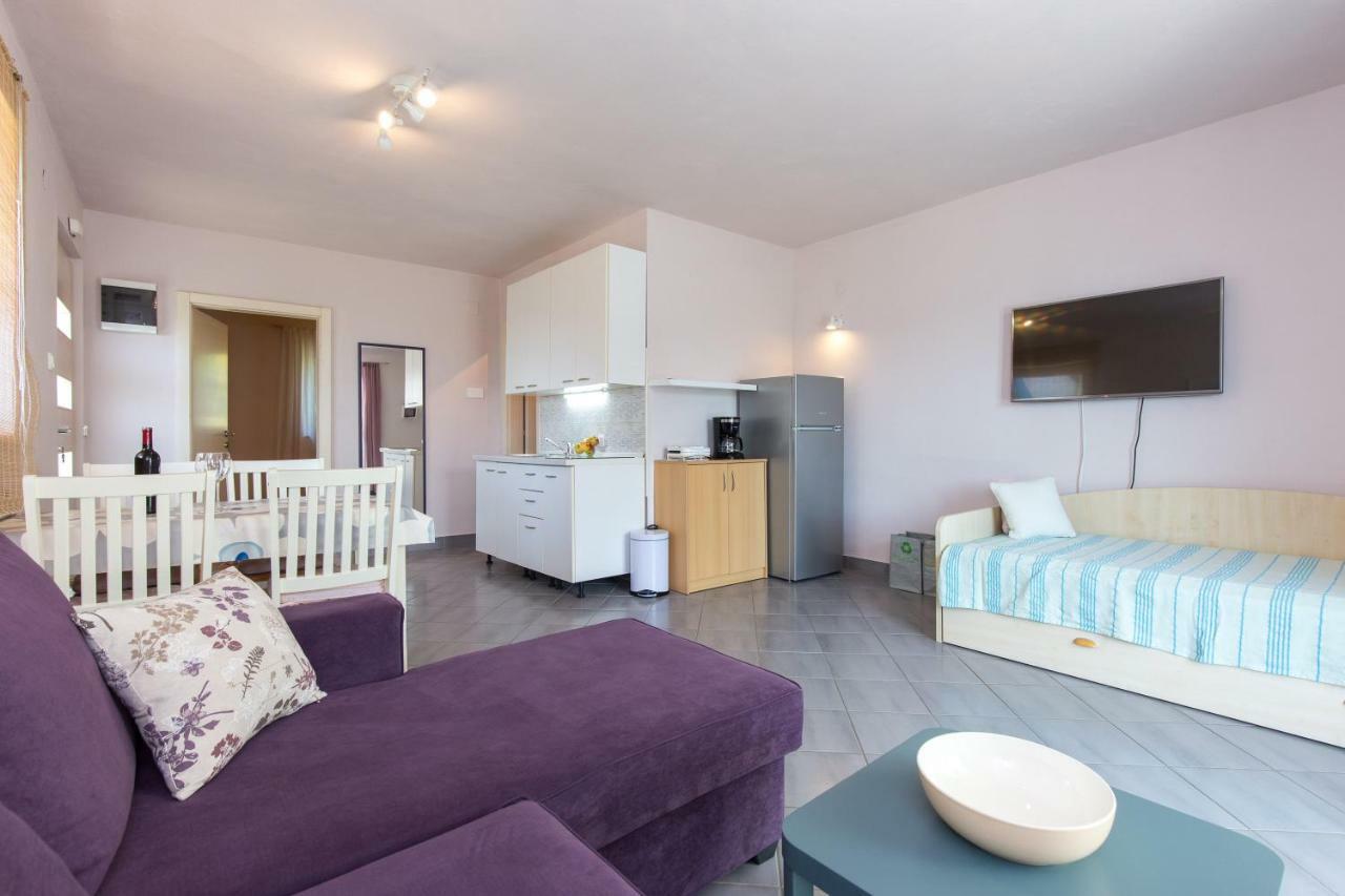 Apartments Marta Кърк Екстериор снимка