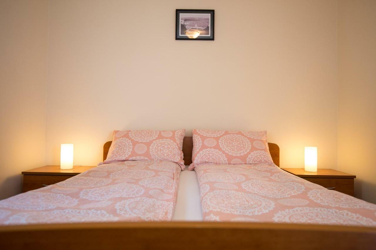 Apartments Marta Кърк Екстериор снимка