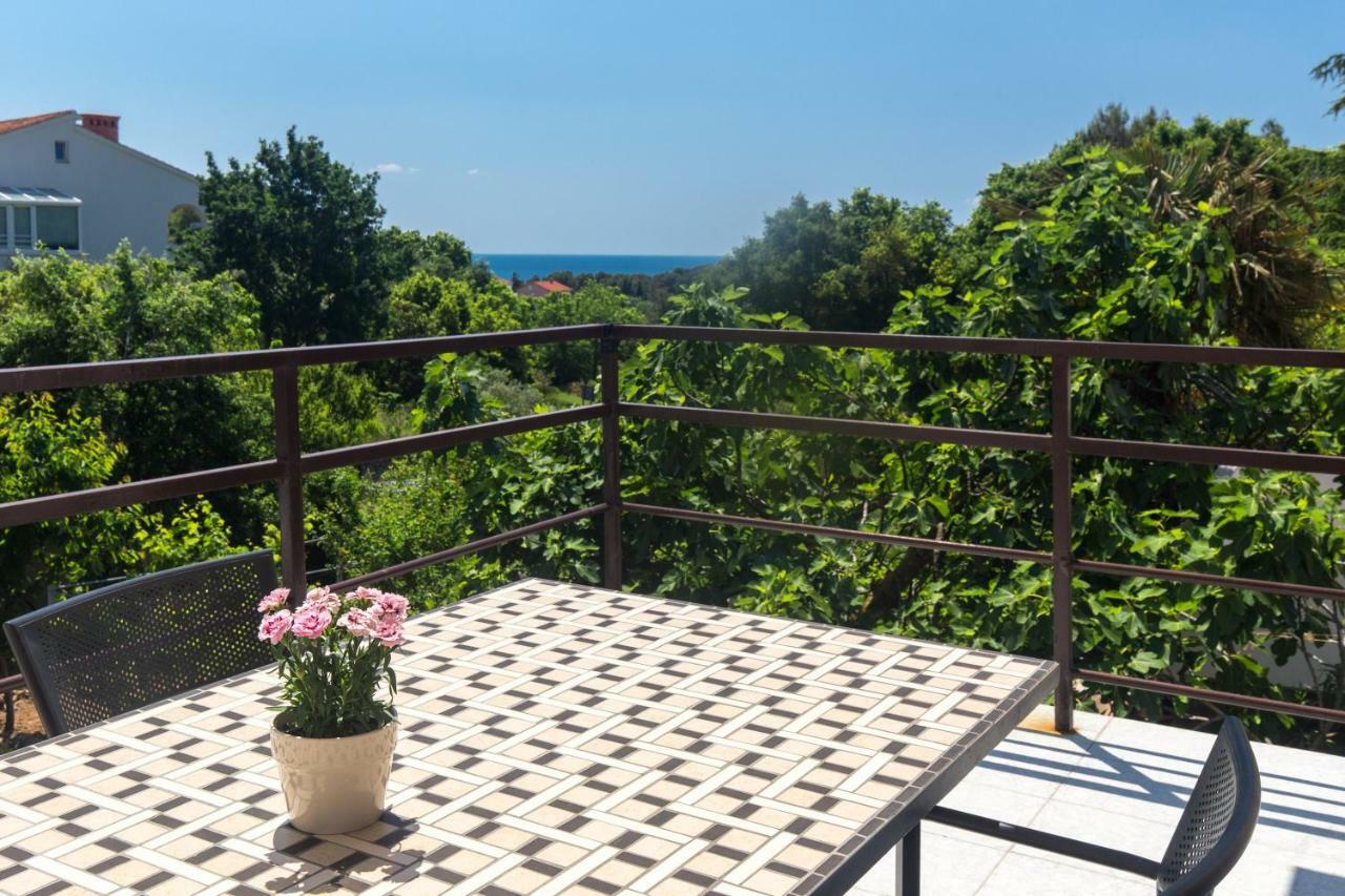 Apartments Marta Кърк Екстериор снимка