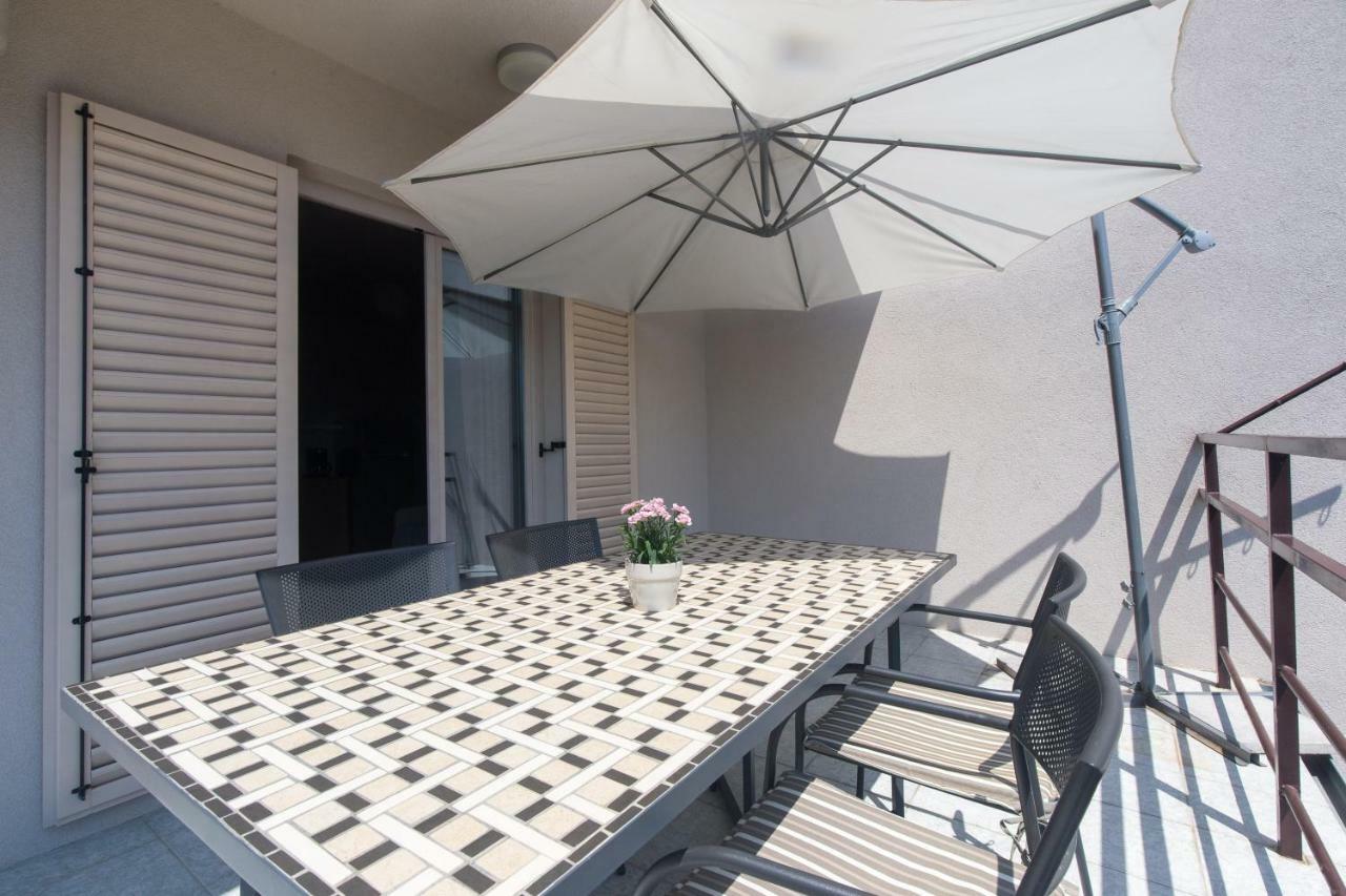Apartments Marta Кърк Екстериор снимка