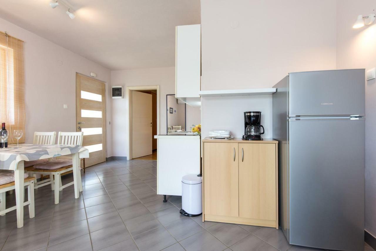 Apartments Marta Кърк Екстериор снимка