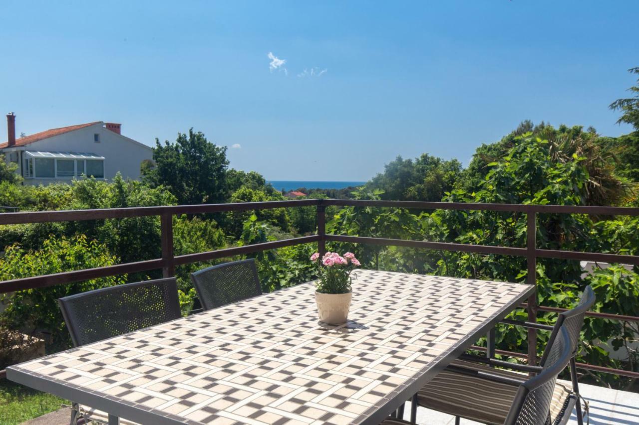 Apartments Marta Кърк Екстериор снимка